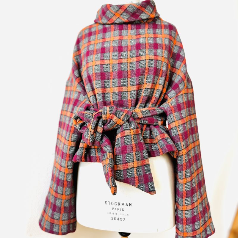 Blusão oversized com gola alta